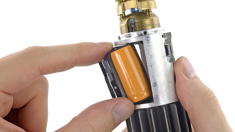 Illustration for article titled iFixit Tears Down the One Gadget We All Really Want: a Lightsaber